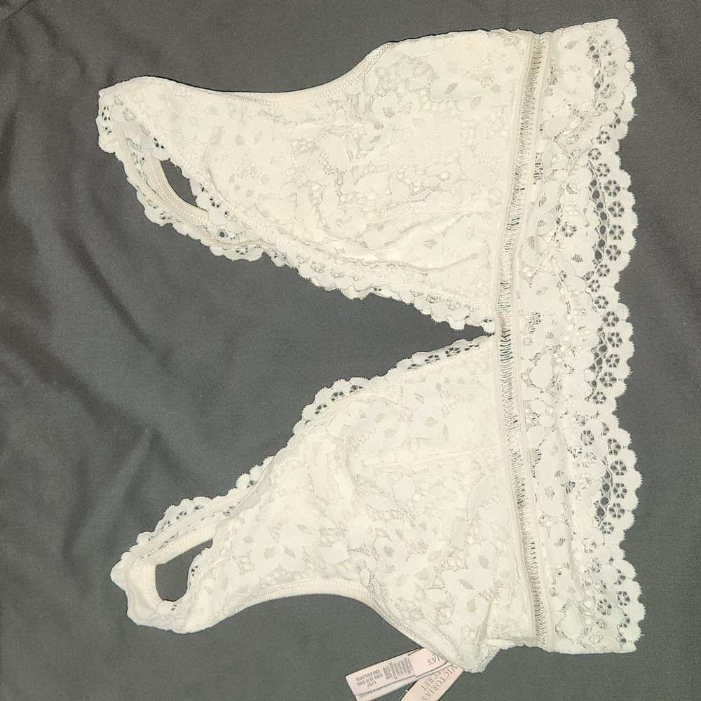 Victoria’s Secret White Lace Brallet